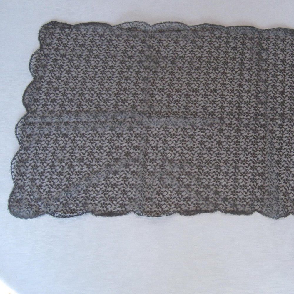 Vintage Rectangular Lace Scarf with scalloped edges all around. 20" x 44"